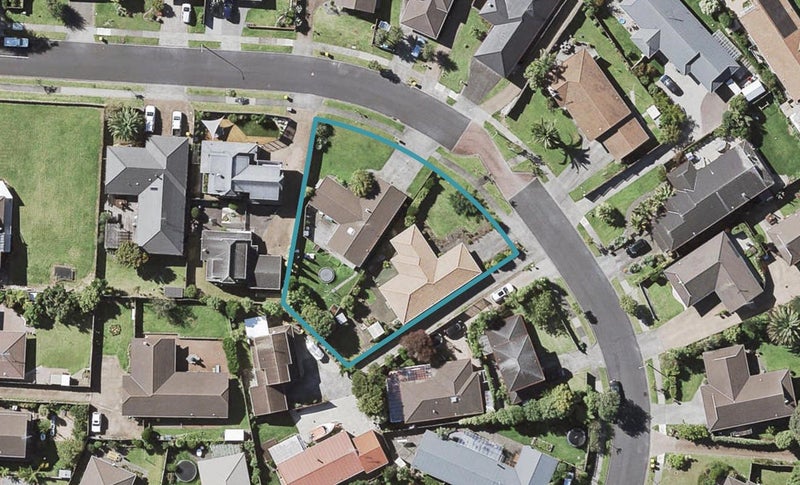 1/27 Channing Crescent, Botany Downs, Auckland - Carousel 1