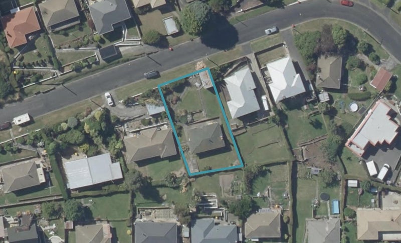 29 Waldron Crescent, Green Island, Dunedin - Carousel 1