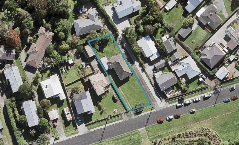 11 Domain Road, Glenfield, Auckland - Carousel 1