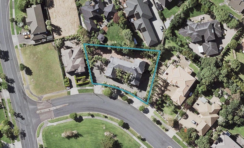 6 Santa Cruz Drive, Shamrock Park, Auckland - Carousel 1