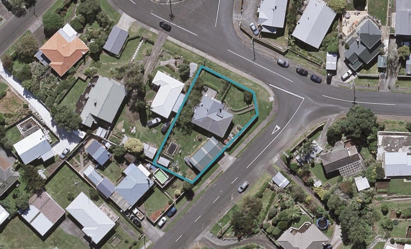 38 Queens Road, Glen Avon, New Plymouth - Carousel 1