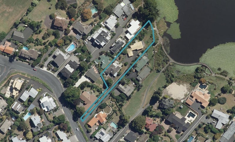 130 Lake Crescent, Hamilton Lake, Hamilton - Carousel 1