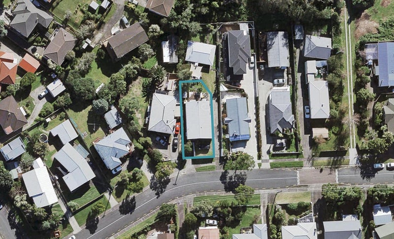 31 Peach Road, Glenfield, Auckland - Carousel 1