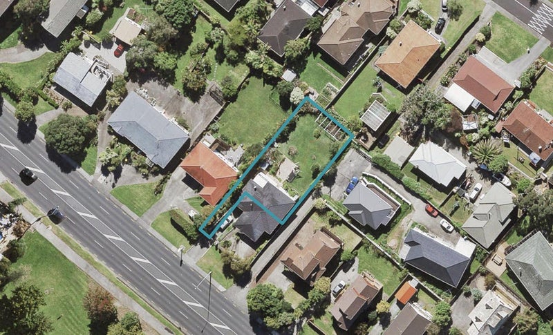 4235B Great North Road, Glendene, Auckland - Carousel 1