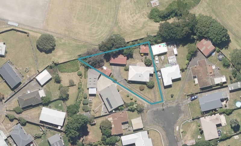 7 Harris Place, Gonville, Whanganui - Carousel 1