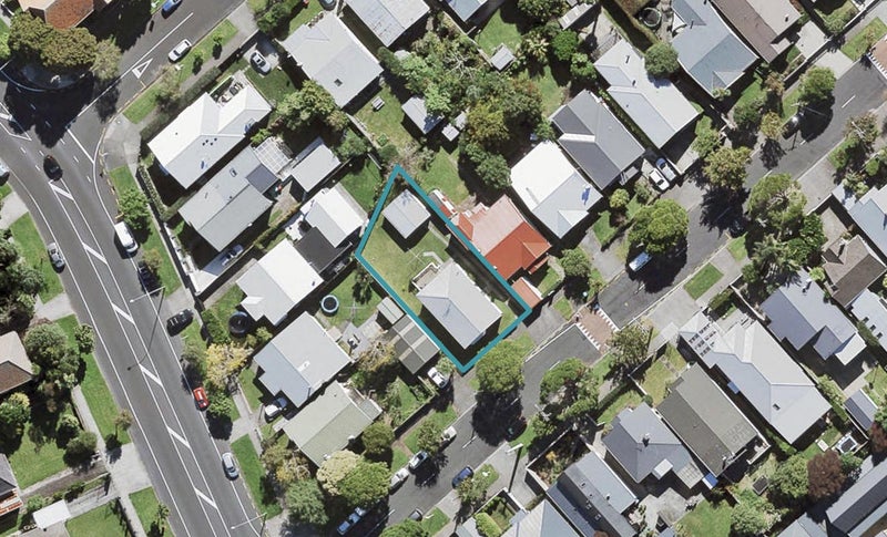 2 Warwick Avenue, Westmere, Auckland - Carousel 1