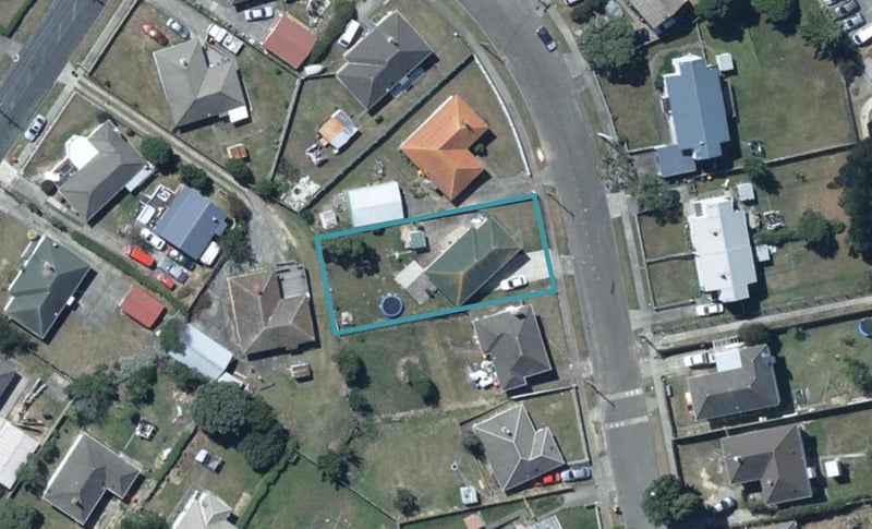 8 D'Urville Street, Cannons Creek, Porirua - Carousel 1