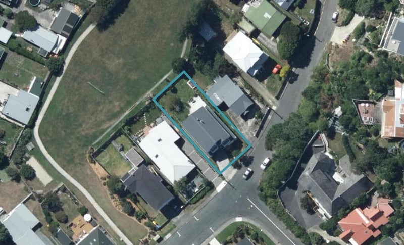 13 Cluny Road, Plimmerton, Porirua - Carousel 1