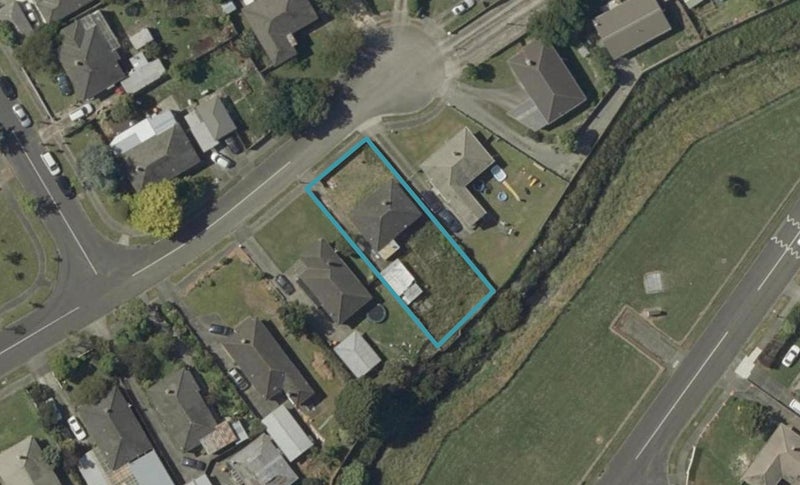 14 Montrose Place, Takaro, Palmerston North - Carousel 1