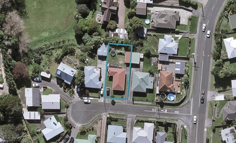 6 Ranfurly Street, Frankleigh Park, New Plymouth - Carousel 1