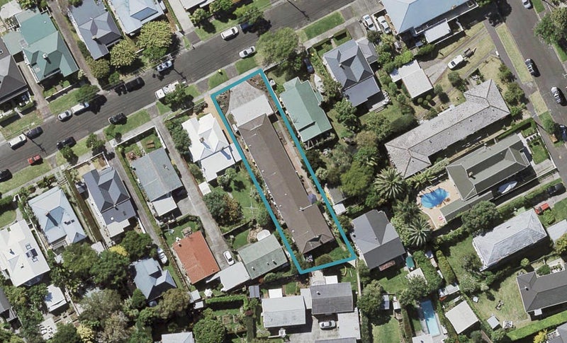 2/5 Patuone Avenue, Devonport, Auckland - Carousel 1