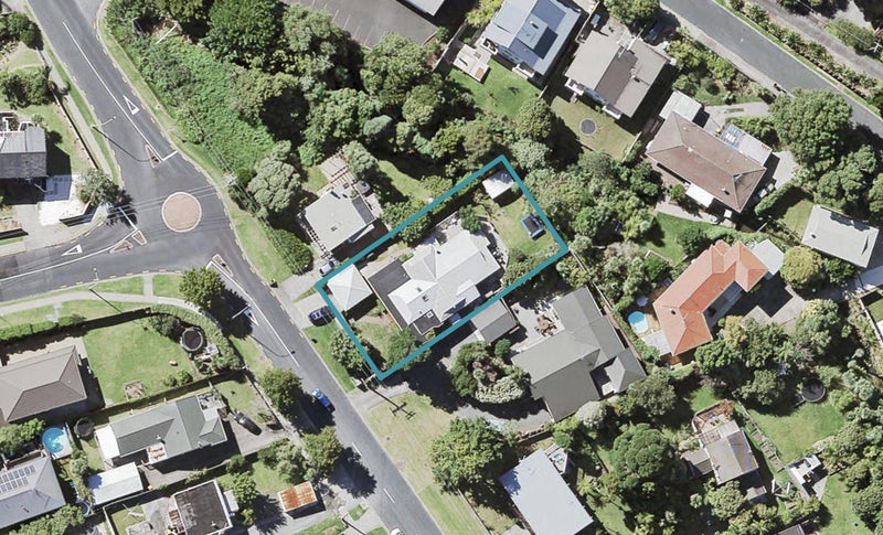 37 Lyons Avenue, Murrays Bay, Auckland - Carousel 1