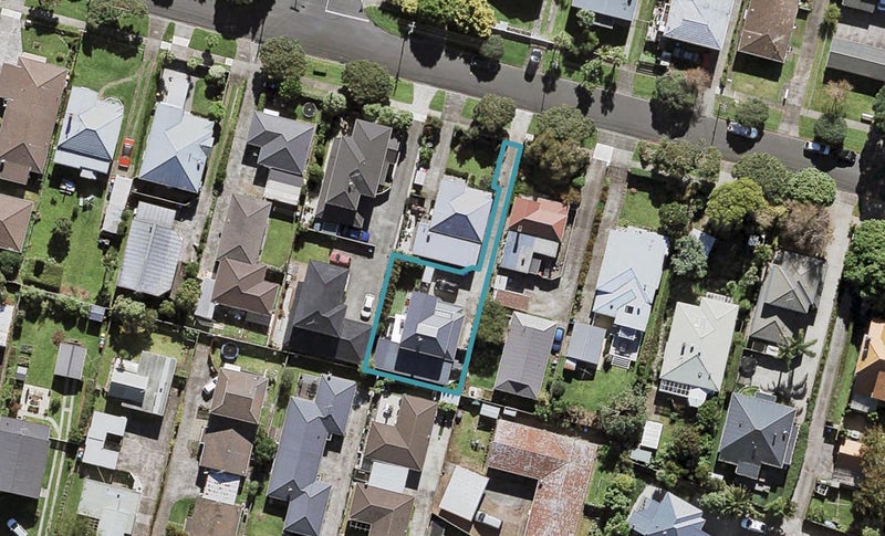 18 Coyle Street, Sandringham, Auckland - Carousel 1