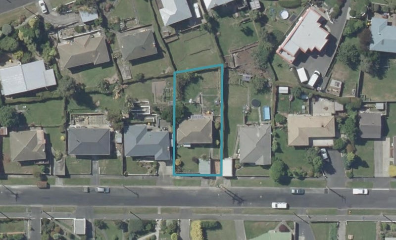 11 Waldron Crescent, Green Island, Dunedin - Carousel 1