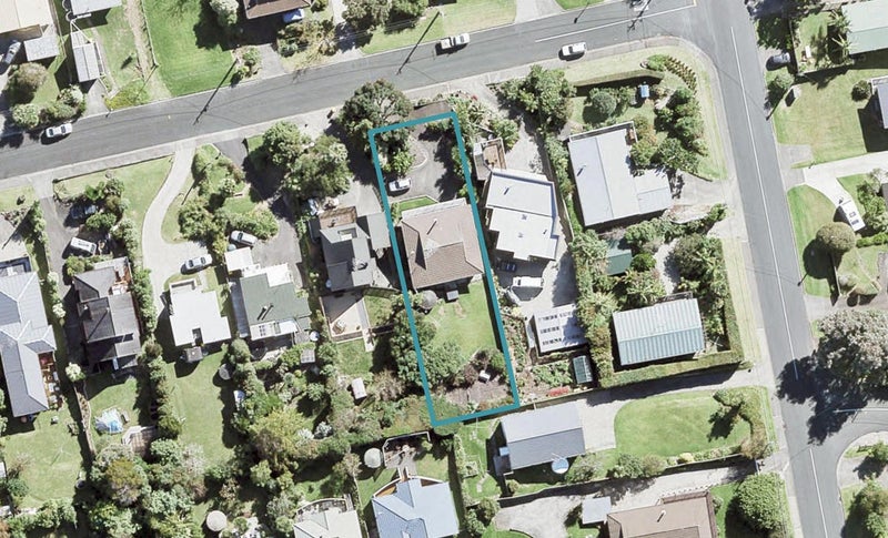 47 Surf Road, Stanmore Bay, Whangaparaoa - Carousel 1