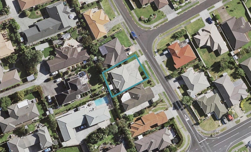 8 Norman Close, The Gardens, Auckland - Carousel 1