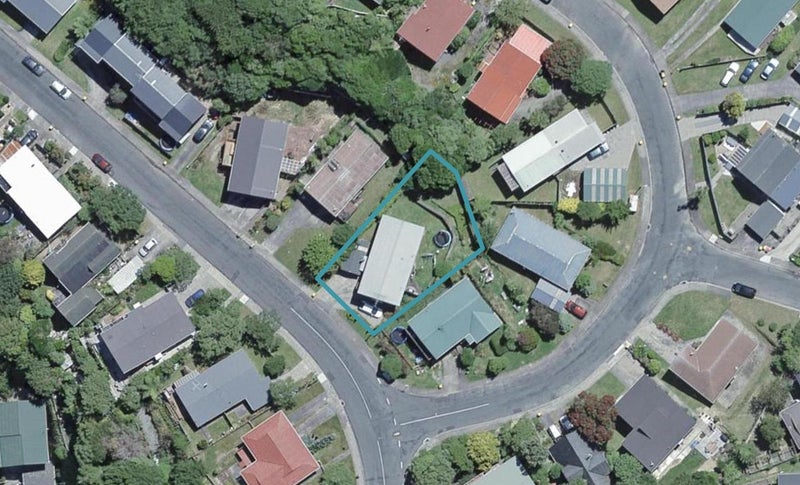 15 Hazlewood Avenue, Karori, Wellington - Carousel 1