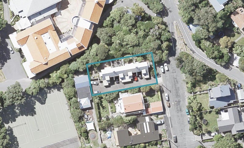 2/2 PITOITOI RD, DAYS BAY, EASTBOURNE - Carousel 1