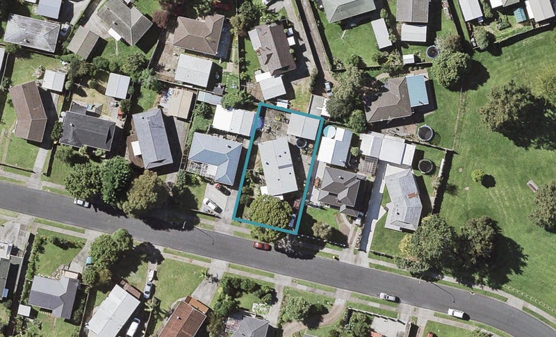14 Blanche Way, Half Moon Bay, Auckland - Carousel 1