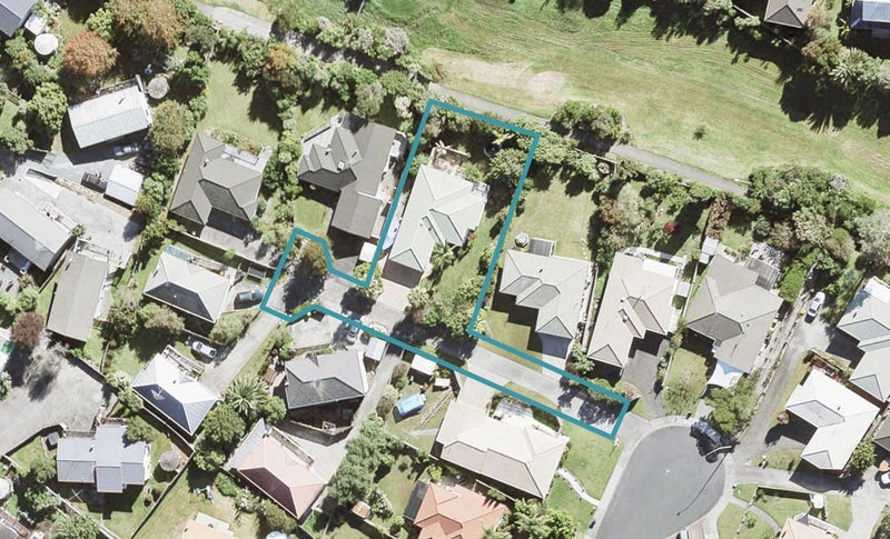 21 Greta Place, Stanmore Bay, Whangaparaoa - Carousel 1