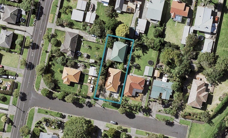 4A Riki Road, Point England, Auckland - Carousel 1