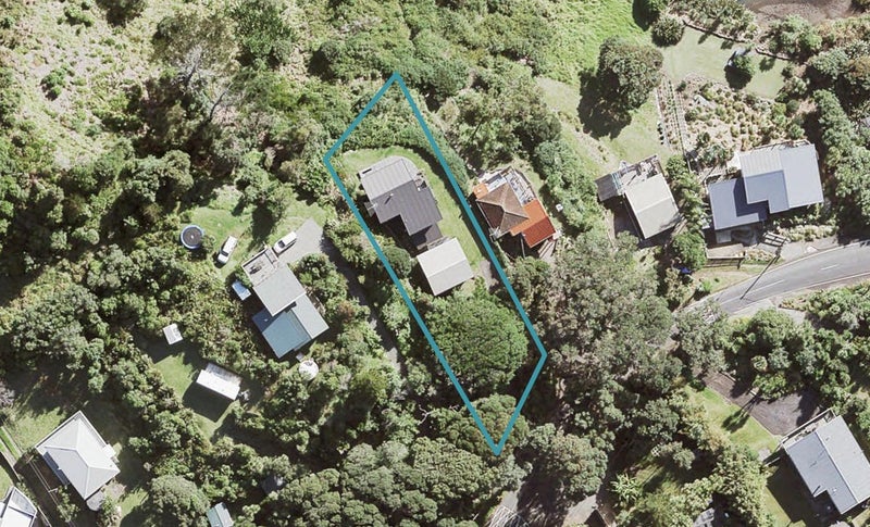 11 Beach Valley Road, Piha, Piha - Carousel 1