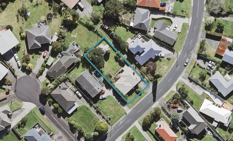 24 Tiroroa Avenue, Te Atatu South, Auckland - Carousel 1