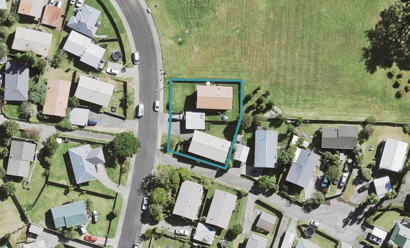 34 Maywood Crescent, Glen Eden, Auckland - Carousel 1