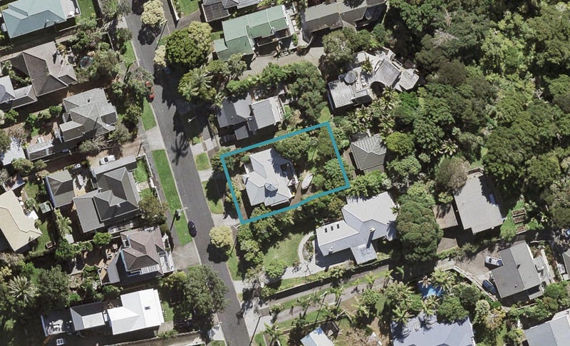 28 Seaview Avenue, Northcote, Auckland - Carousel 1