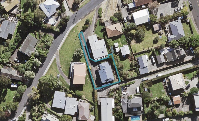 6A Coroglen Avenue, Birkenhead, Auckland - Carousel 1