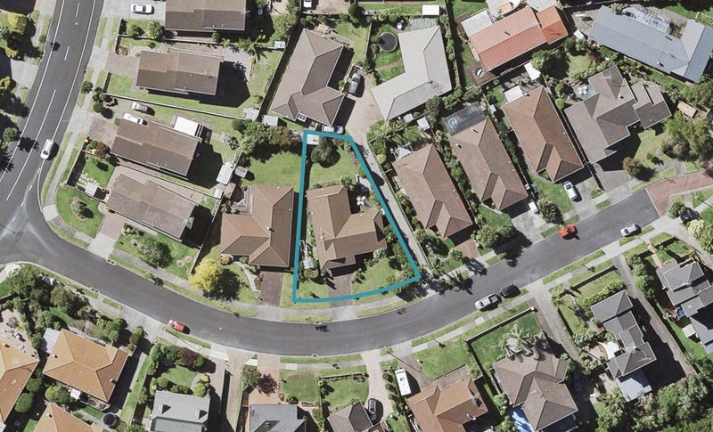 7 Channing Crescent, Botany Downs, Auckland - Carousel 1