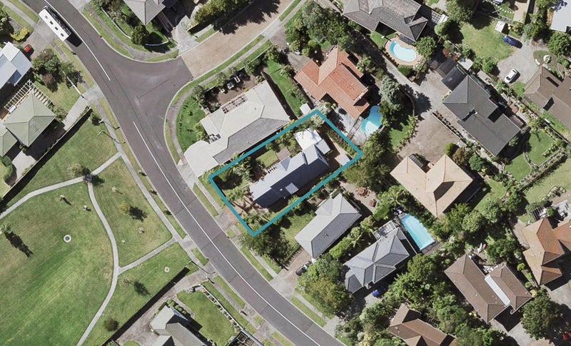 32 Manutara Avenue, Forrest Hill, Auckland - Carousel 1