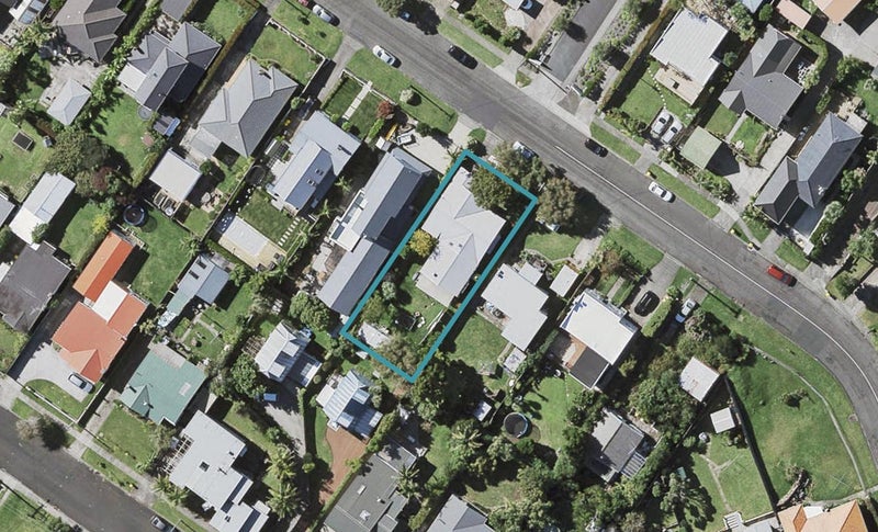 13 Coronation Street, Belmont, Auckland - Carousel 1