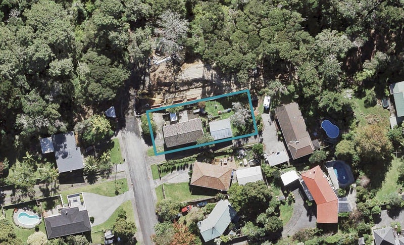 27 Havelle Avenue, Titirangi, Auckland - Carousel 1