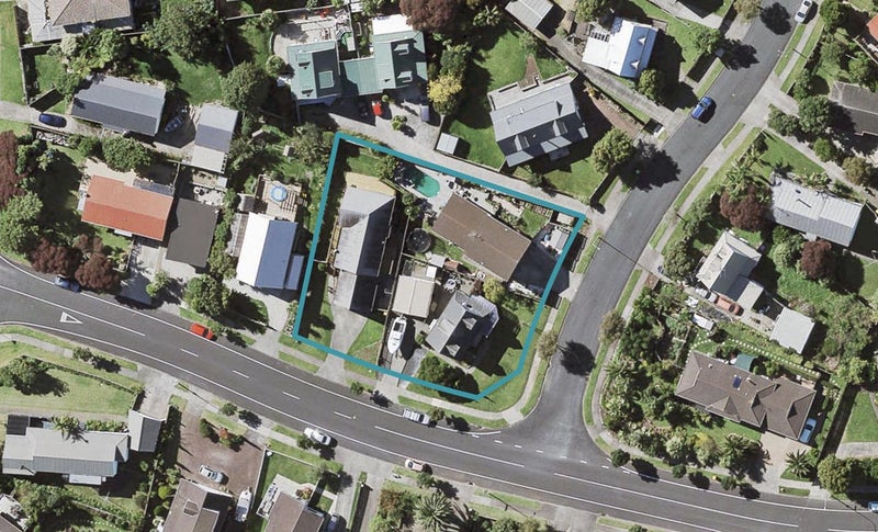 1/6 Gosford Drive, Botany Downs, Auckland - Carousel 1