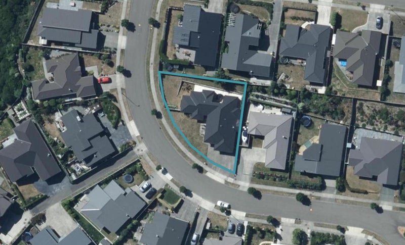 11 Kaimai Place, Aotea, Porirua - Carousel 1