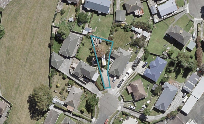 6C Clement Grove, Taita, Lower Hutt - Carousel 1