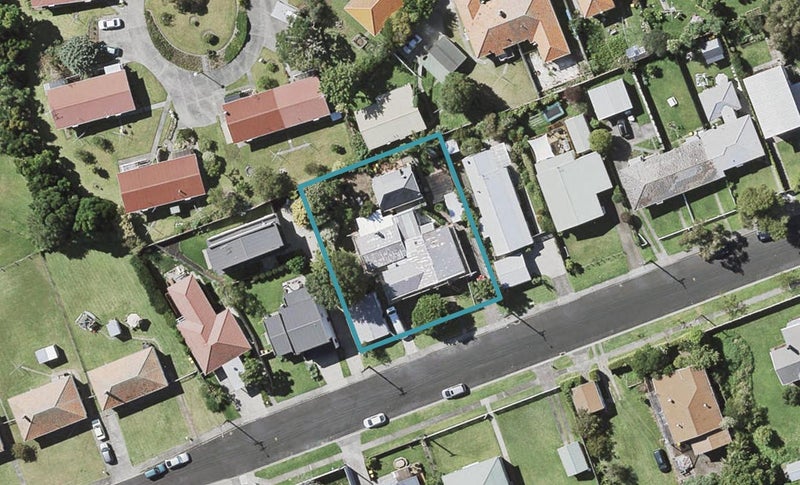 2/17 Corrella Road, Belmont, Auckland - Carousel 1