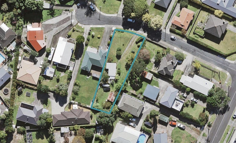 2 Christina Avenue, Te Atatu South, Auckland - Carousel 1