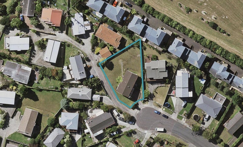 99 Totaravale Drive, Totara Vale, Auckland - Carousel 1