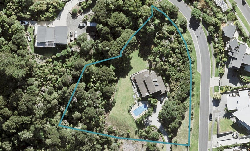 12 Beauvoir Avenue, Matakatia, Whangaparaoa - Carousel 1
