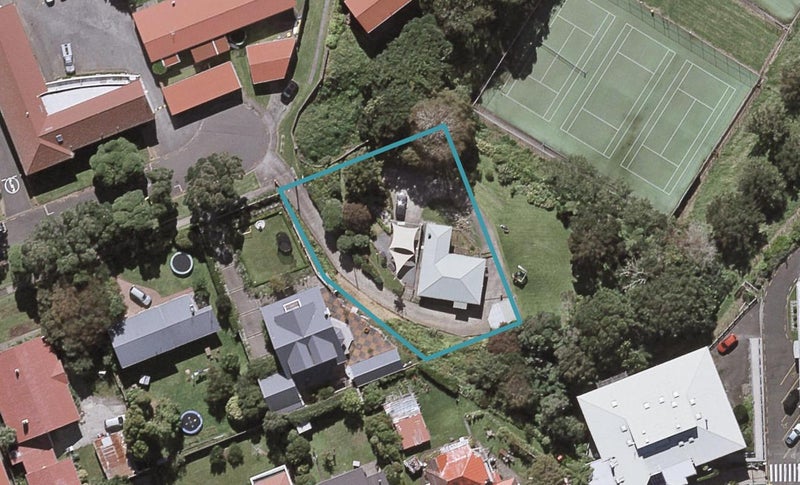 16 Wakefield Street, Welbourn, New Plymouth - Carousel 1