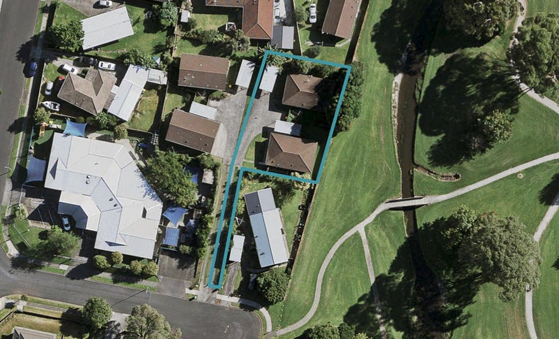 2/8 Granite Place, Wiri, Auckland - Carousel 1