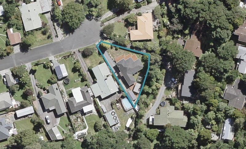 10 Birch Grove, Pinehaven, Upper Hutt - Carousel 1