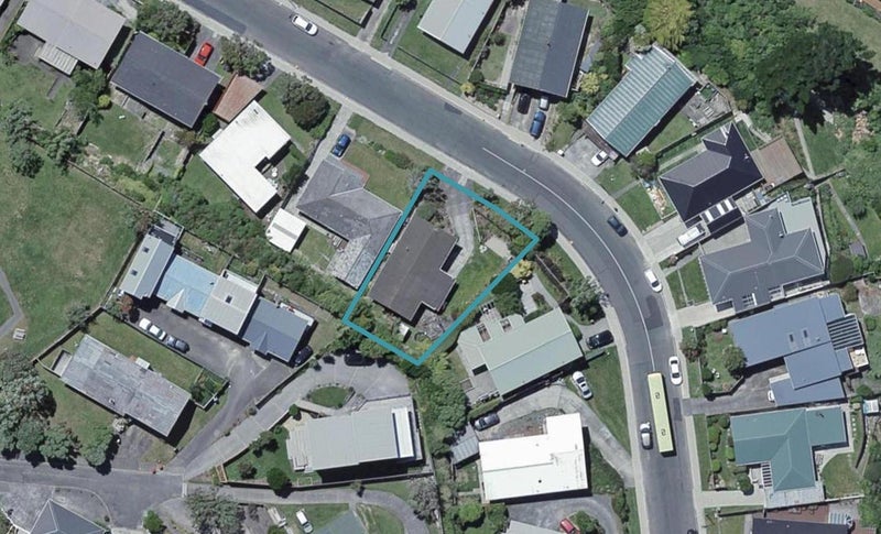 37 Somes Crescent, Newlands, Wellington - Carousel 1