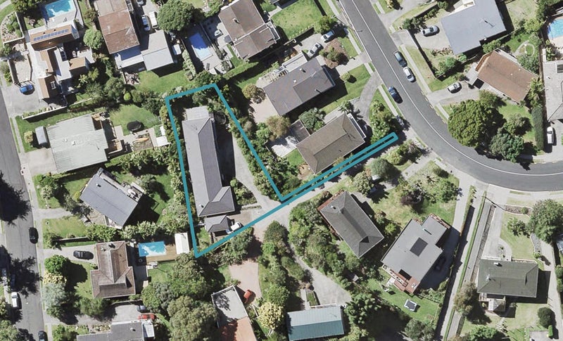 2/72 Mayfair Crescent, Mairangi Bay, Auckland - Carousel 1