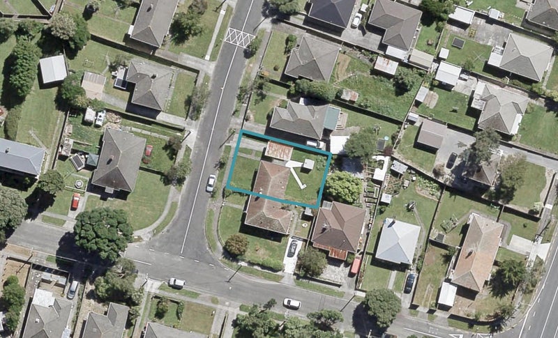 4 Purser Grove, Fairfield, Lower Hutt - Carousel 1