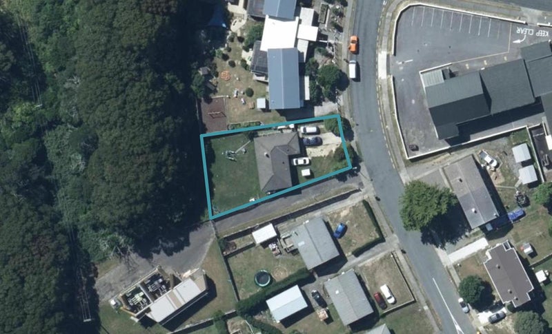 9 Waihemo Street, Waitangirua, Porirua - Carousel 1