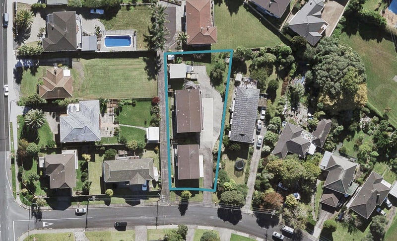 1/4 Wakeling Avenue, Te Atatū South, Auckland - Carousel 1