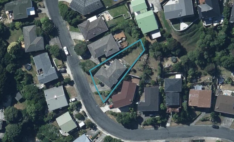 21 Truro Road, Camborne, Porirua - Carousel 1
